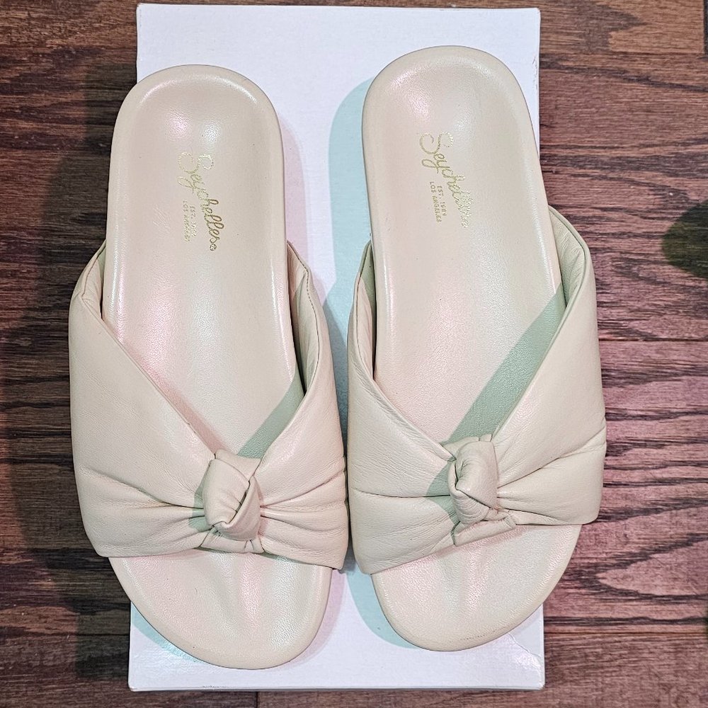 Seychelles, Leather knot slides.